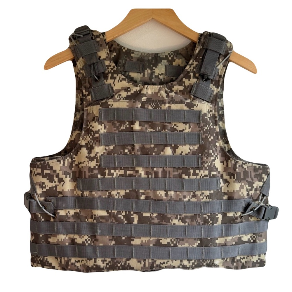 Digital  Camouflage  Men’s  Medium  Tactical  Vest  Adjustable  Outdoor  Utility